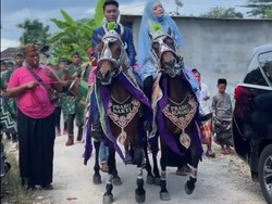 Viral Pengantin di Madura Naik Kuda Dalam Prosesi Kirab, Bak Film Kolosal