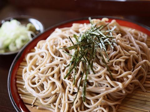 Zaru soba terbuat dari tepung buckwheat.
