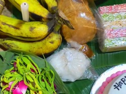 Viral Momen Ulang Tahun Bikin Ngakak, Dapat Kue Berupa Sesajen