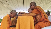 Candi Kedaton dipilih sebagai lokasi penahbisan karena nilai historis dan spiritualnya yang tinggi. Sebagai bagian dari kompleks KCBN Muarajambi, candi ini diyakini merupakan salah satu pusat pembelajaran agama Buddha pada masa kejayaan Kerajaan Melayu Kuno. ANTARA FOTO/Wahdi Septiawan