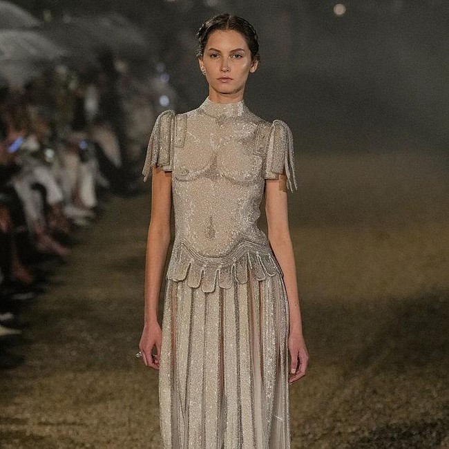 Foto: Dior Cruise 2026, Koleksi Perpisahan Desainer Maria Grazia Chiuri