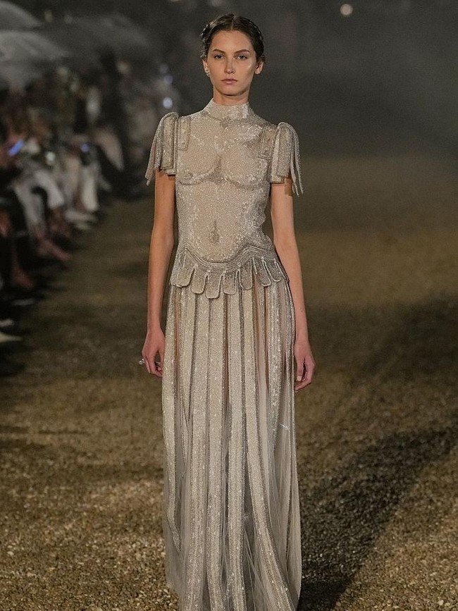 Foto: Dior Cruise 2026, Koleksi Perpisahan Desainer Maria Grazia Chiuri