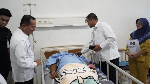 Direktur Permasyarakatan (Dirjenpas) Kementerian Imipas Mashudi tiba di Nabire, Papua Tengah dalam rangka mengecek Lapas Kelas IIB Nabire pasca kaburnya 19 narapidana, Selasa (3/6/2025). Mashudi juga menjenguk tiga petugas yang menjadi korban penyerangan para napi.