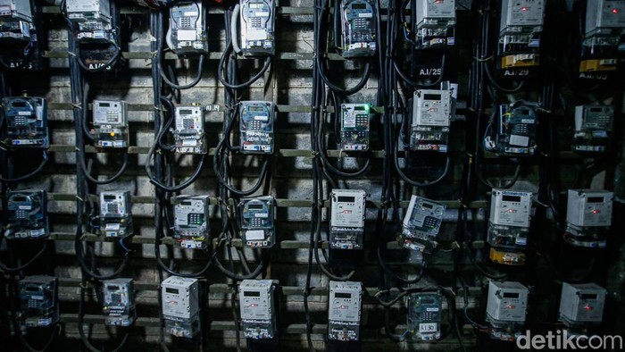 Diskon tarif listrik 50%  Juni dan Juli dibatalkan. Para warga merasa kecewa.