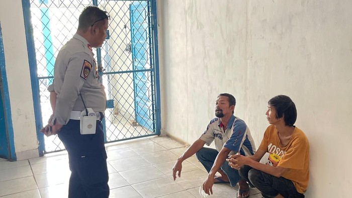 Dua jukir liar di Palembang saat diamankan Dishub Palembang