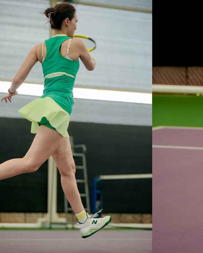 Terusan keluaran Nike tersebut dilengkapi rok lipit yang memberi kesan dinamis sekaligus sentuhan feminin. Luna juga pernah memakai busana yang sama ketika melawan eks petenis top dunia Eugenie Bouchard dalam fun match yang digelar di Jakarta pada September 2024. (Foto: Instagram/@lunamaya)