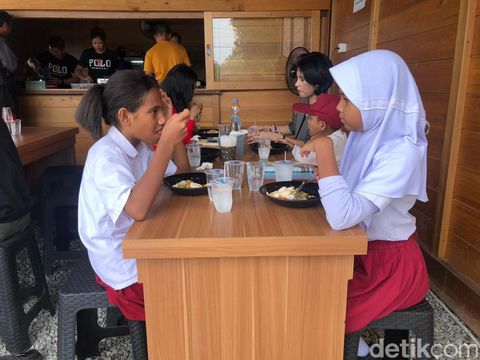 Gereja YHS Palangka Raya Gelar Makan Siang Gratis Senin-Sabtu