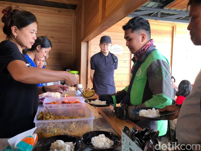 Gereja YHS Palangka Raya Gelar Makan Siang Gratis Senin-Sabtu