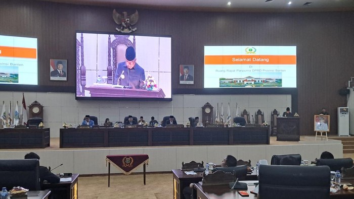 Gubernur Banten Andra Soni dalam pidato di Rapat Paripurna DPRD Provinsi Banten, Selasa (3/6). (Arief Ikhsanudin/detikcom)