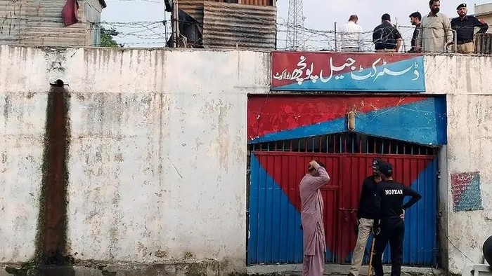 Pakistan controlled Kashmir policemen investigate after the detainees prison break in Poonch district jail in Rawalakot city, about 110 kilometres (68 miles) south of Muzaffarabad, the capital of Pakistan-administered Kashmir, on June 30, 2024. (AFP)