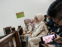 Fenny Frans Menangis Usai Suami Divonis 1,5 Tahun Penjara-Denda Rp 1 Miliar