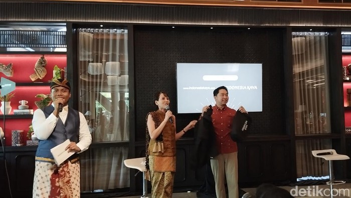 Budaya Mesatua Berbalut Drama Tari βI Siap Selemβ Sanggar Uyah Lengis Langgo melangsungkan karya drama tari βI Siap Selemβ dengan tema mesatua (mendongeng) pada 15 Maret 2024 di Titik Dua Ubud. Pertunjukan drama tari ini menjadi titik perjalanan kedelapan persembahan #GIK1Dekade: Kado Untuk Sanggar.