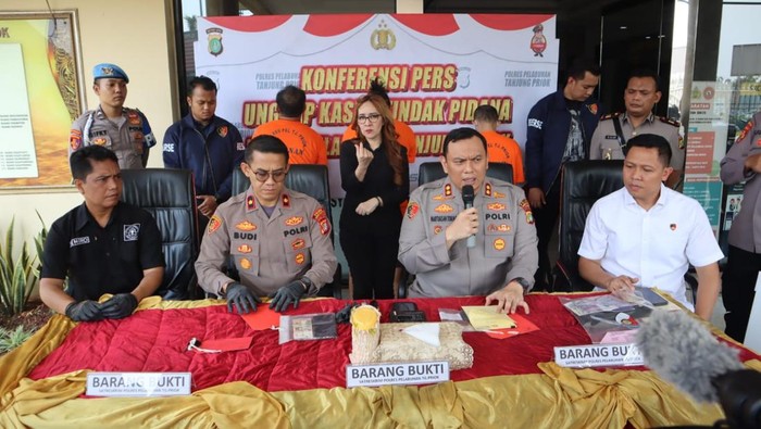 Jumpa pers Polres Pelabuhan Tanjung Priok soal kasus judi online