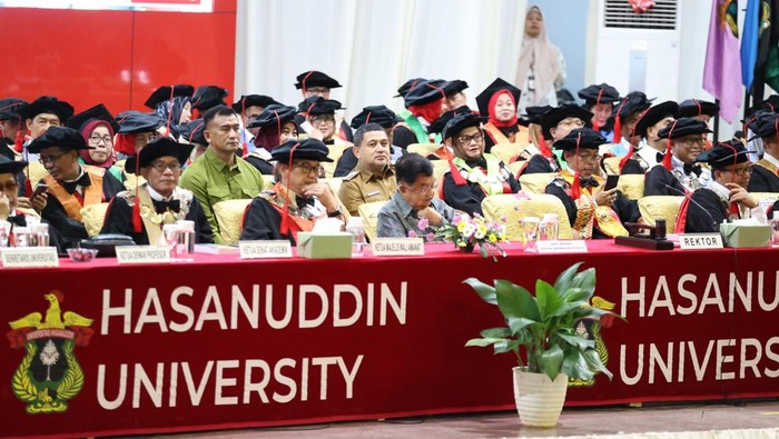 Jusuf Kalla hadir dalam wisuda Unhas untuk menyampaikan orasi ilmiah.