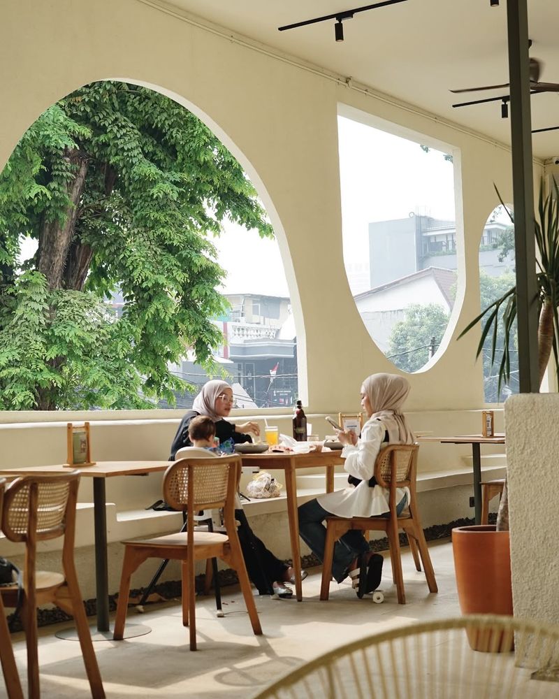 Rekomendasi kafe favorit ibu-ibu antar anak sekolah