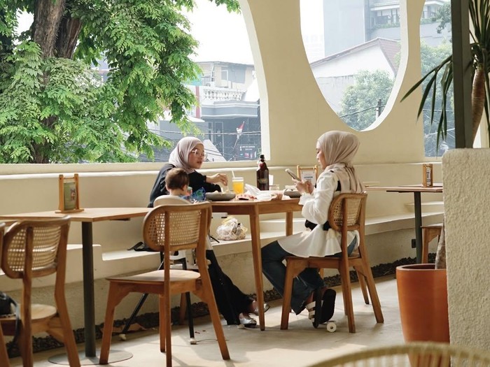 Rekomendasi kafe favorit ibu-ibu antar anak sekolah
