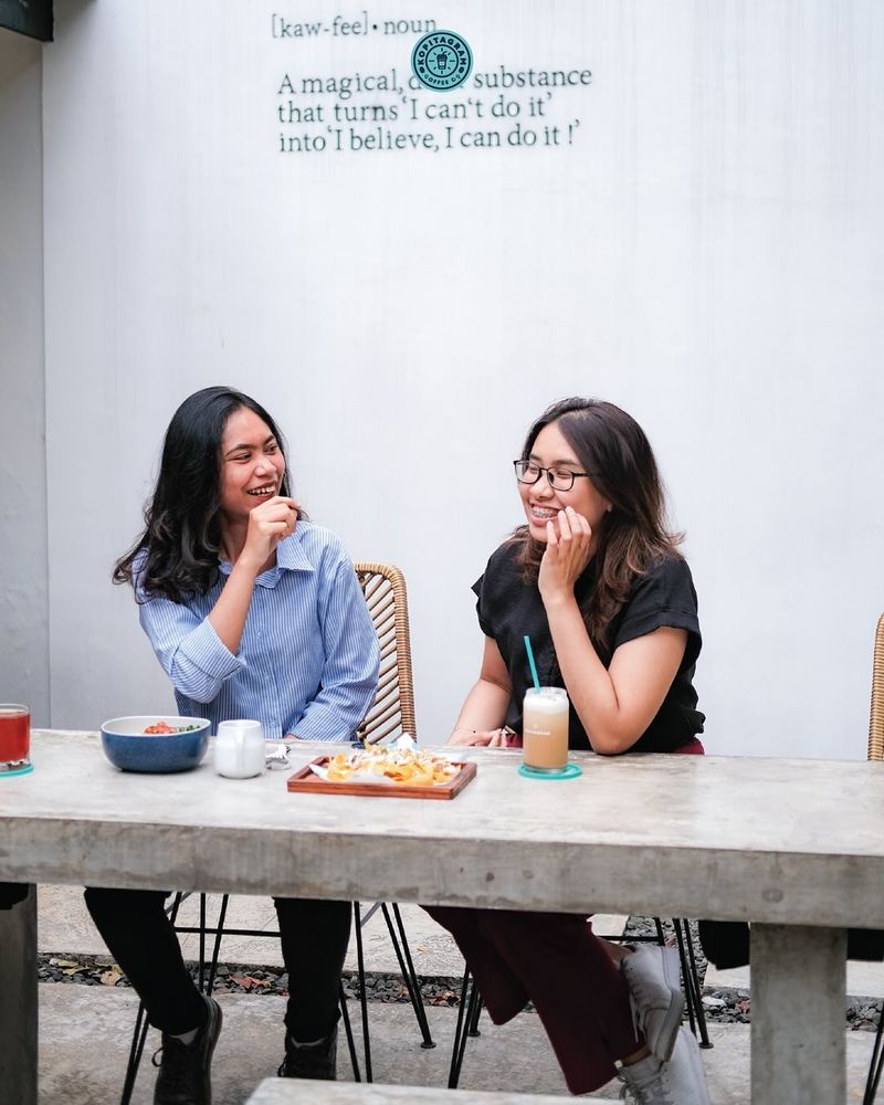 Rekomendasi kafe favorit ibu-ibu antar anak sekolah