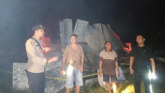 Kebakaran gedung sarang walet di Palangka Raya.