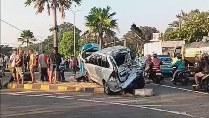 Kecelakaan di pertigaan exit Tol Purwodadi, Pasuruan.