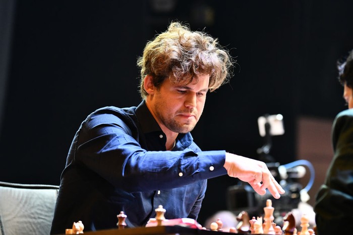 KOLKATA, WEST BENGAL, INDIA - 2024/11/17: Norwegian Grandmaster Magnus Carlsen plays chess during the 6th TATA Steel Chess India Tournament at Dhono Dhanyo Auditorium. (Photo by Dipayan Bose/SOPA Images/LightRocket via Getty Images)