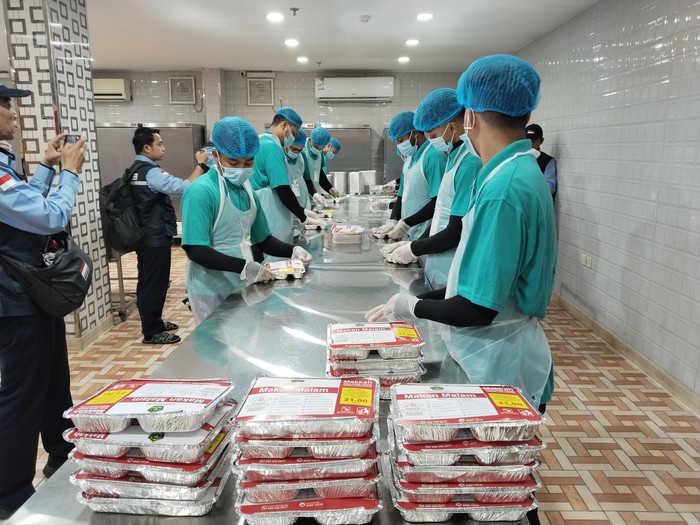 Makanan siap saji jemaah haji RI (Haris Fadhil/detikcom)