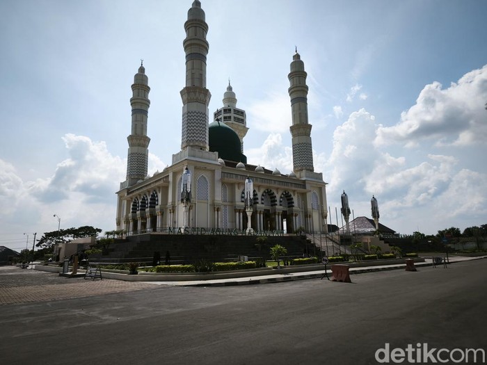 Masjid Agung Madaniyah, Karanganyar. Diunggah Selasa (3/6/2025).
