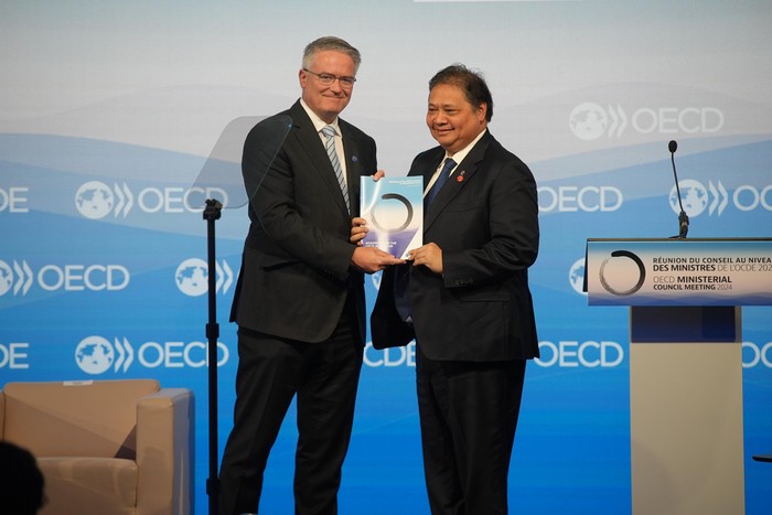 Menteri Koordinator Bidang Perekonomian Airlangga Hartarto memimpin Delegasi Indonesia dalam kunjungan kerja di Paris, Prancis, pada 2 - 5 Juni 2025 untuk menghadiri rangkaian Pertemuan Tingkat Menteri (PTM) Dewan Organisation for Economic Co-operation and Development (OECD) tahun 2025.