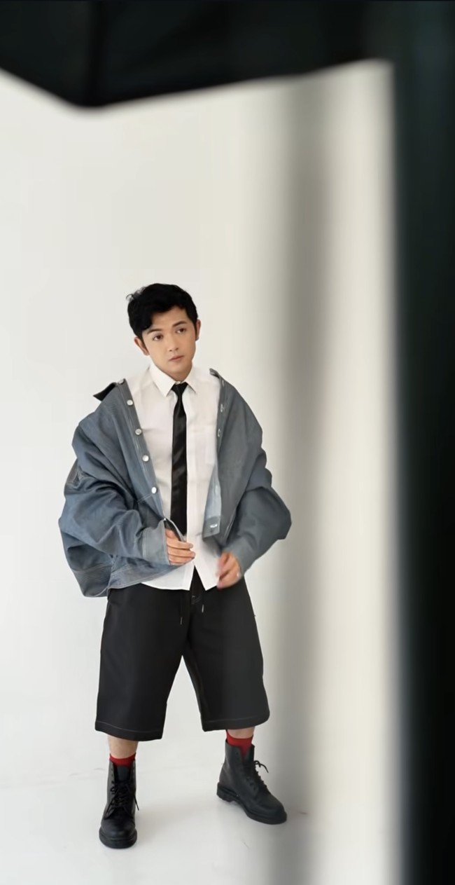 Melalui akun Instagram pribadinya Nicky Tirta membagikan video singkat sesi pemotretannya. Tampil awet muda, penampilan Nicky langsung jadi sorotan. Foto: Instagram/@nickytirta