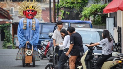 Ondel-ondel Bakal Dilarang Mengamen di Jakarta