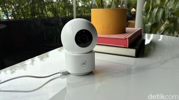 Beralih ke perangkat keamanan rumah, Modena memperkenalkan tiga model CCTV pintar untuk penggunaan di dalam dan luar ruangan. Ini adalah varian Smart CCTV Indoor dengan sudut pandang 360 derajat dan mendukung interaksi dua arah. Foto: Virgina Maulita Putri/detikINET