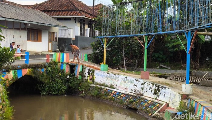 Pemandian Kuda Si Windu di Cikedung, Winduhaji, Kuningan. Pemandian Kuda Si Windu di Cikedung, Winduhaji, Kuningan.