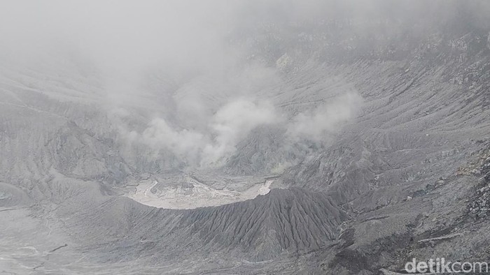 Pemantauan aktivitas gunung tangkuban parahu