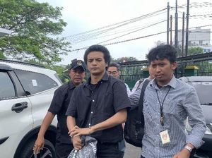 Video: Vadel Badjideh Dilimpahkan ke Kejari Jaksel dengan Tangan Diborgol