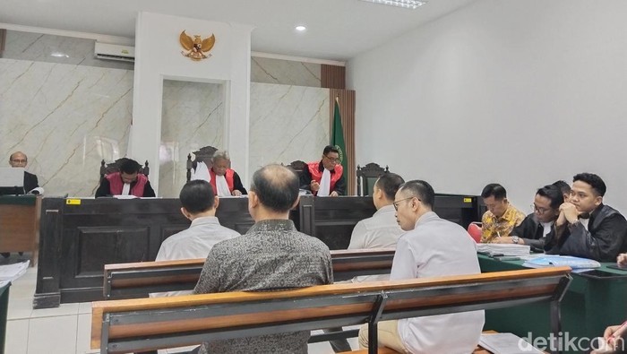 Court session for the corruption case involving the former Secretary of Bandung City