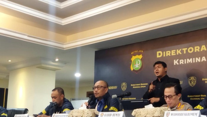 Polisi mengungkap ulah keji Andreas yang membunuh bos sembako di Kota Bekasi bernama Alex Lius Setiawan. (Fadil/detikcom)