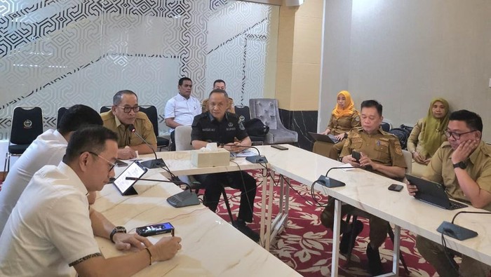 Rapat pembahasan pembentukan KEK Bira-Takabonerate di kantor Gubernur Sulsel.