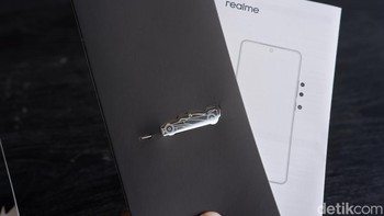 Inilah SIM ejector berbentuk mobil balap F1. Foto: Adi Fida Rahman/detikINET