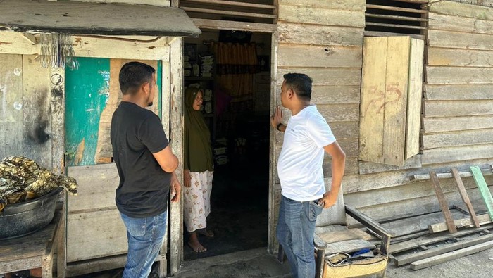 Salah satu rumah warga di Kabupaten Aceh Besar yang belum terpasang meteran listrik. (Dok. Istimewa)