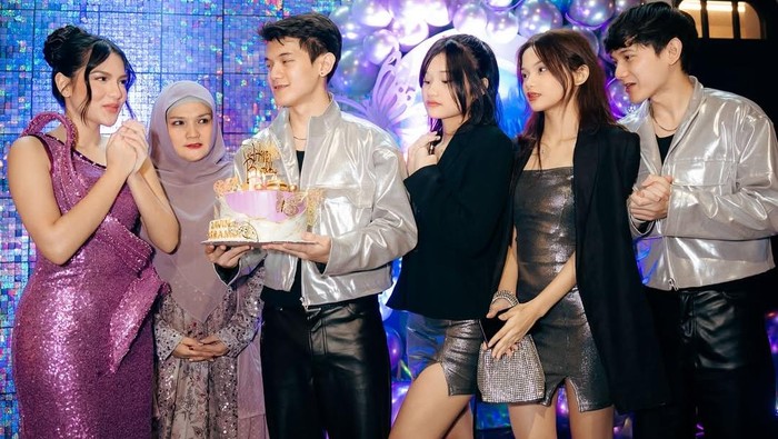 Kakak kembar Davina, Sandri dan Sandro Karamoy