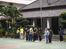 Masuk Sekolah Jam 06.30, Siswa di Bandung: Sudah Terbiasa