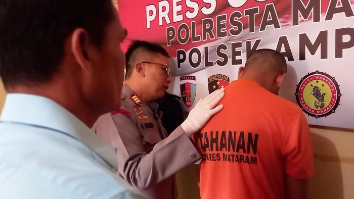 Sopir bus travel diamankan karena gelapkan uang perusahaan sebesar Rp 140 juta. (Foto: istimewa/detikBali).