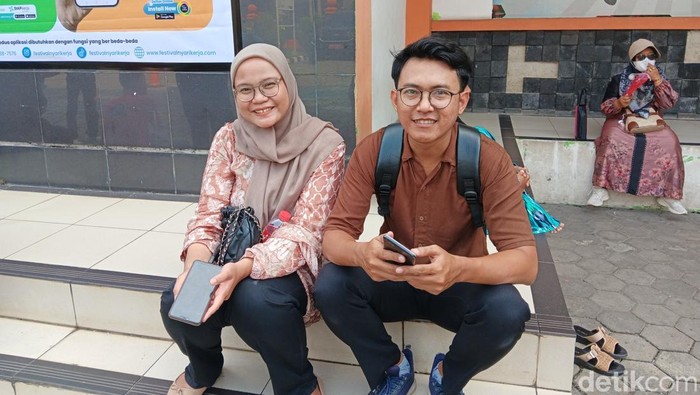 Suami-Istri Pencari Kerja