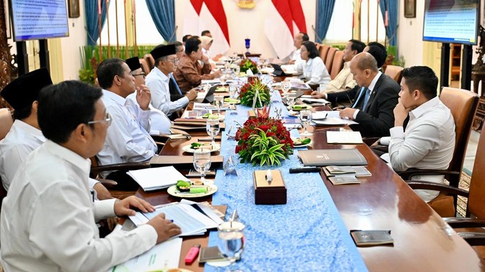 Suasana rapat paket stimulus ekonomi di Istana Suasana rapat paket stimulus ekonomi di Istana
