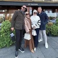 Tak hanya pergi berdua, adik Syahrini, Aisyahrani dan suaminya juga ikut serta. Terlihat keempatnya yang sempat berpose bersama di depan sebuah restoran di Paris. Foto: Instagram/@princessyahrini