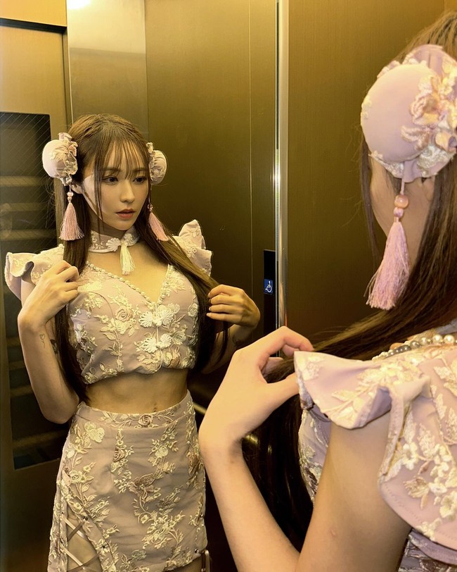 Ashley membocorkan bahwa salah satu penerima sperma Elon adalah seorang bintang Jepang terkenal. Ia memberi beberapa petunjuk lain tentang identitas wanita tersebut tapi laporan yang beredar tidak menjelaskan lebih lanjut.  Foto: Instagram @super_muchiko