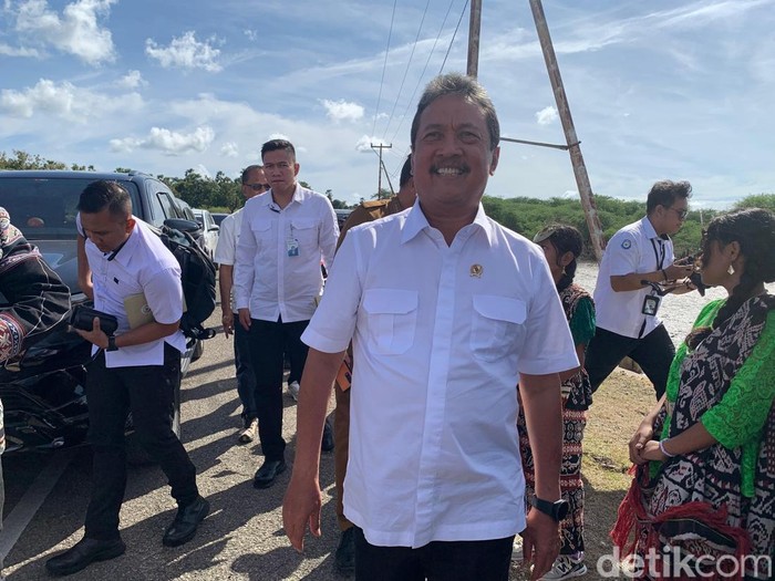 Trenggono Blusukan ke Tambak Garam