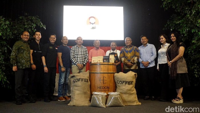 Umar Patek Eks Napiter Launching Kopi Ramu Umar Patek Eks Napiter Launching Kopi Ramu di kafe Heddon, Surabaya, Selasa (3/6/2025).