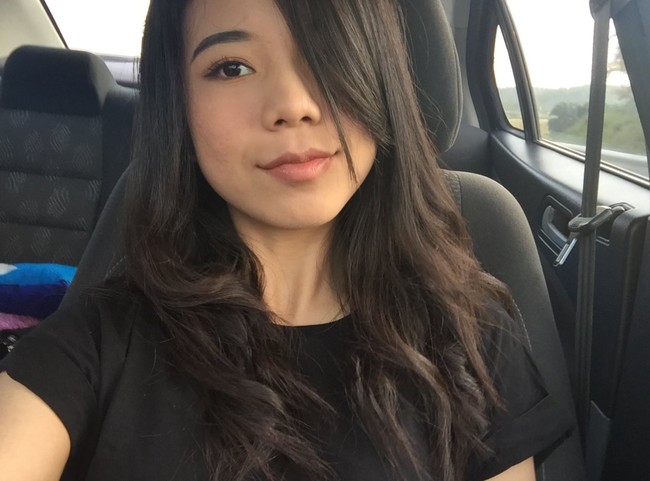 Farah, wanita asal Malaysia berusia 28 tahun, kisahnya viral setelah membagikan foto ‘before-after’ wajahnya saat hamil di platform X. Dalam unggahan jujur dan emosional, dia menulis, “Wajahku berubah 100%.” Foto: X/@ayyitslala