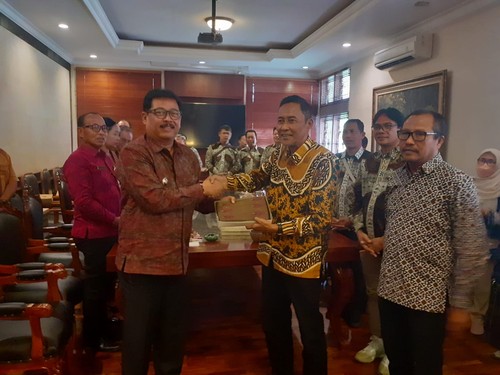Wakil Bupati Gianyar, Anak Agung Gde Mayun menerima kunjungan kerja Wakil Bupati Bantul bersama Sekda Bantul dan Camat di lingkungan Pemerintah Kabupaten Bantul.