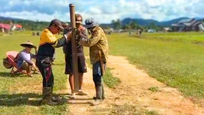 Desa Long Layu, Kecamatan Krayan Selatan, Kabupaten Nunukan, Kalimantan Utara, terancam lumpuh total akibat kerusakan sejumlah infrastruktur yang vital. Landasan Bandara Long Layu rusak parah hingga tidak dapat digunakan, aliran listrik tidak stabil, dan akses jalan darat terhambat